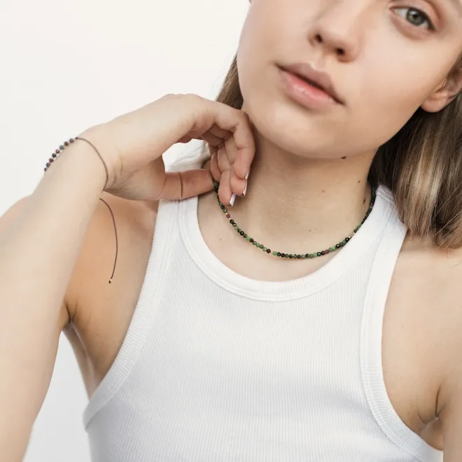 CHOKER Z ZOISYTEM I RUBINEM; SREBRNY POZŁACANY