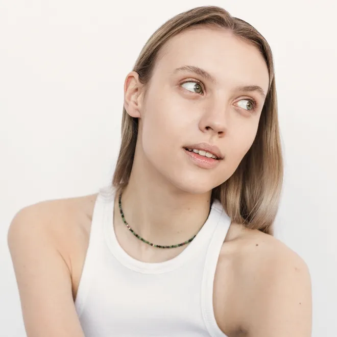 CHOKER Z ZOISYTEM I RUBINEM; SREBRNY POZŁACANY